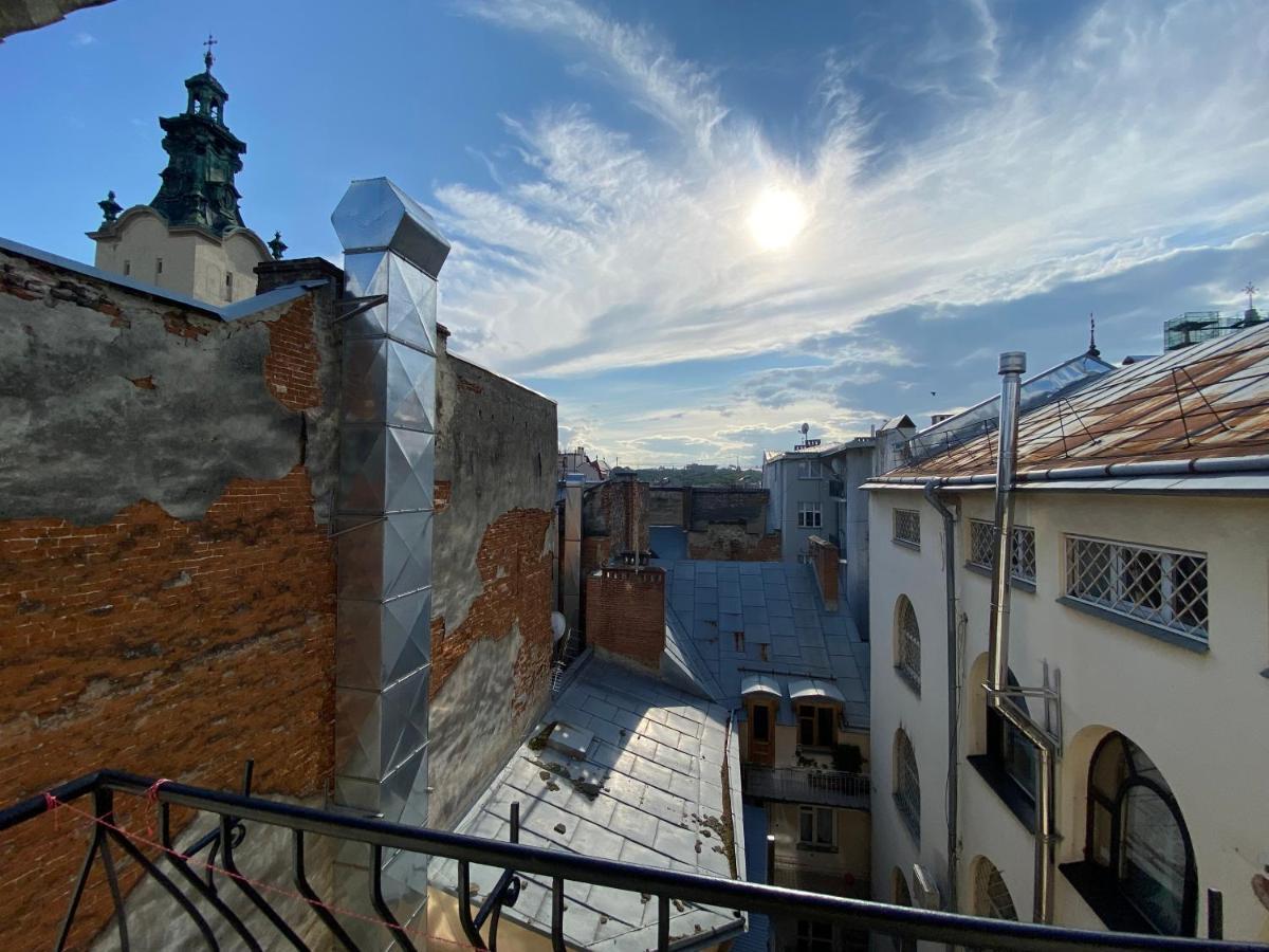 Grand Apartments On Rynok Square Leópolis Exterior foto